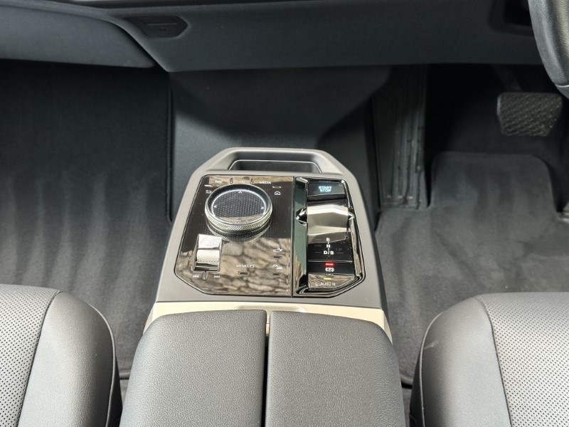 2022 (72) BMW iX xDrive40 M Sport Edition  5817437