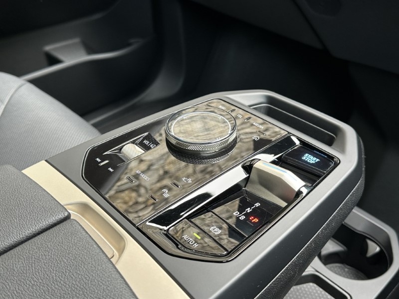 2022 (72) BMW iX xDrive40 M Sport Edition  5817399
