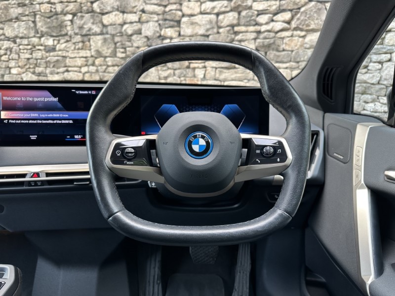 2022 (72) BMW iX xDrive40 M Sport Edition  5817435