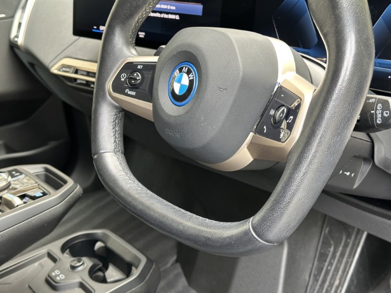 2022 (72) BMW iX xDrive40 M Sport Edition  5817386