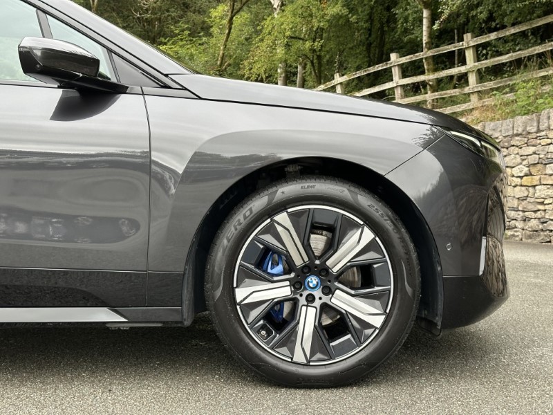 2022 (72) BMW iX xDrive40 M Sport Edition  5817455