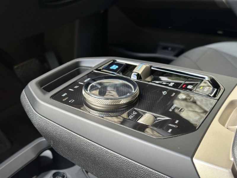 2022 (72) BMW iX xDrive40 M Sport Edition  5817423