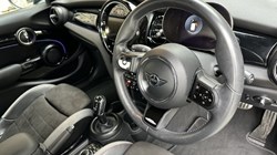 2023 (73) MINI HATCHBACK 1.5 Cooper Sport Premium 5dr Auto 5805976