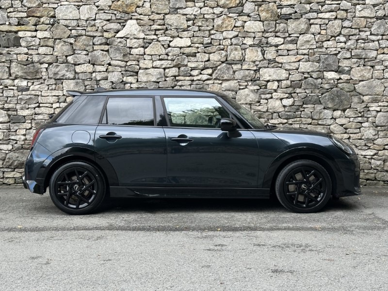 2025 (74) MINI COOPER 1.5 C Sport 5dr Auto 5823031