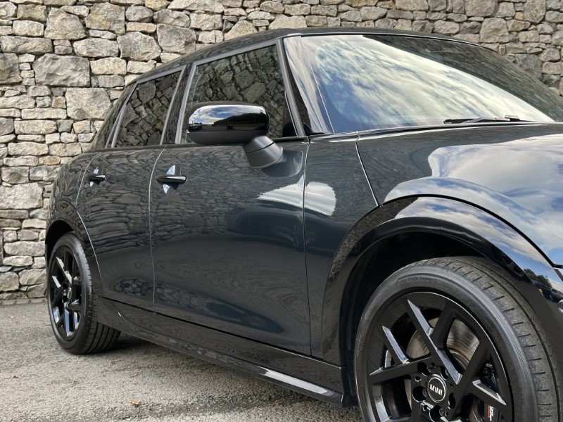 2025 (74) MINI COOPER 1.5 C Sport 5dr Auto 5823100