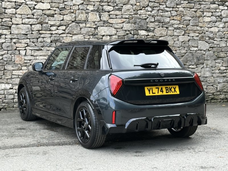 2025 (74) MINI COOPER 1.5 C Sport 5dr Auto 1