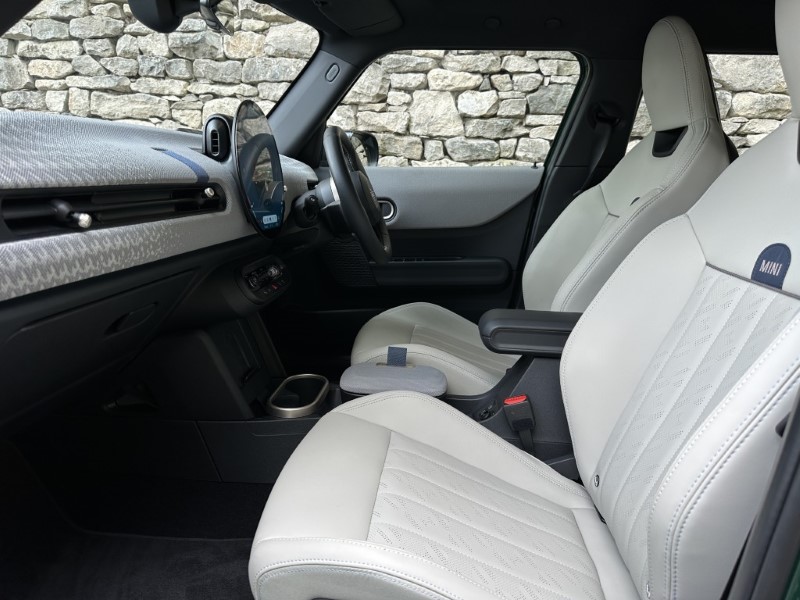 2026 (75) MINI COOPER 1.5 C Exclusive 5dr Auto 5821755