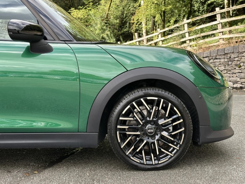 2026 (75) MINI COOPER 1.5 C Exclusive 5dr Auto 5821789