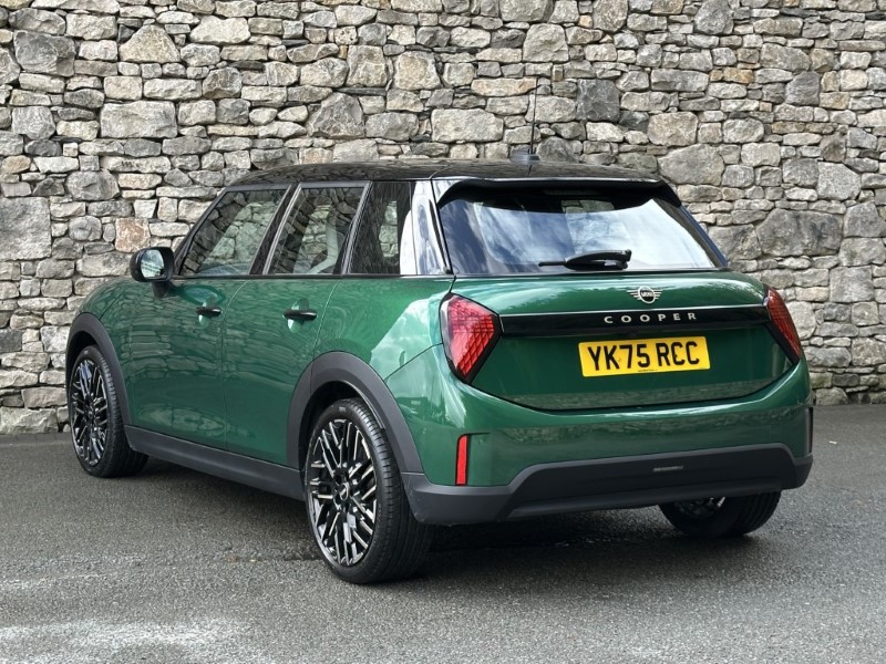 2026 (75) MINI COOPER 1.5 C Exclusive 5dr Auto 1