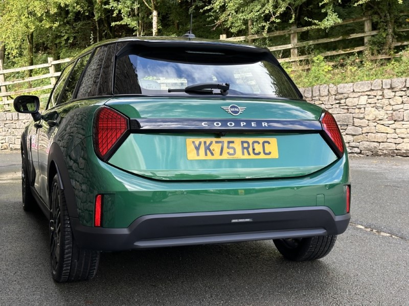 2026 (75) MINI COOPER 1.5 C Exclusive 5dr Auto 5821727