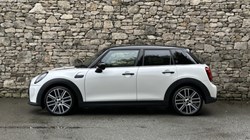 2022 (72) MINI HATCHBACK 1.5 Cooper Exclusive 5dr Auto 5848723
