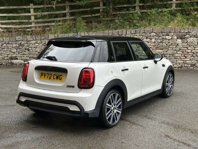2022 (72) MINI HATCHBACK 1.5 Cooper Exclusive 5dr Auto 5848767