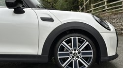 2022 (72) MINI HATCHBACK 1.5 Cooper Exclusive 5dr Auto 5848760