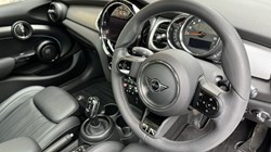 2022 (72) MINI HATCHBACK 1.5 Cooper Exclusive 5dr Auto 5848704