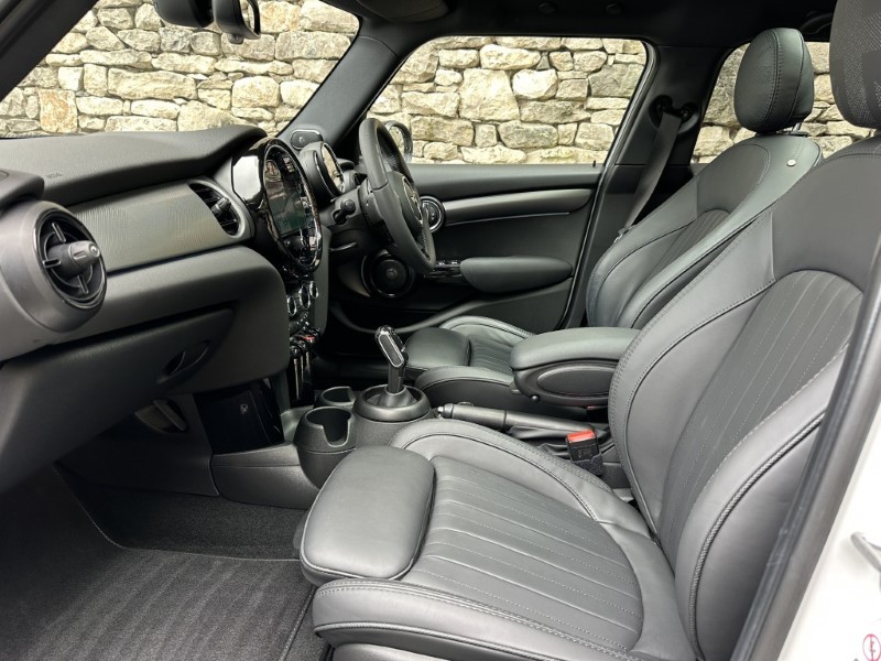 2022 (72) MINI HATCHBACK 1.5 Cooper Exclusive 5dr Auto 5848726