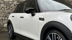 2022 (72) MINI HATCHBACK 1.5 Cooper Exclusive 5dr Auto 5848763