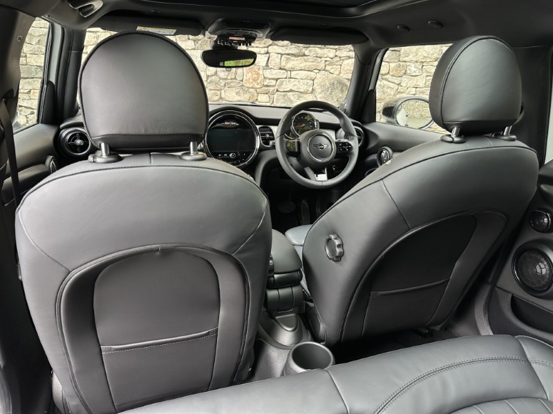 2022 (72) MINI HATCHBACK 1.5 Cooper Exclusive 5dr Auto 5848745