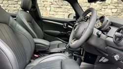2022 (72) MINI HATCHBACK 1.5 Cooper Exclusive 5dr Auto 5848710