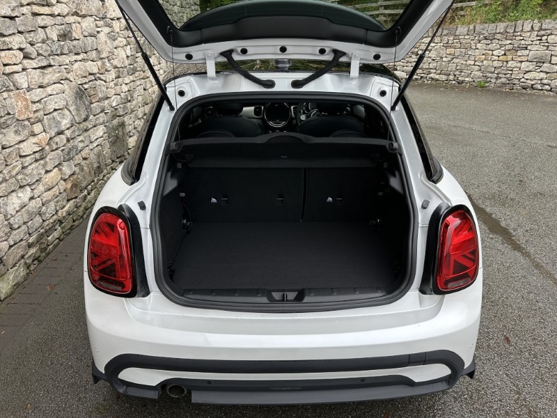 2022 (72) MINI HATCHBACK 1.5 Cooper Exclusive 5dr Auto 5848709