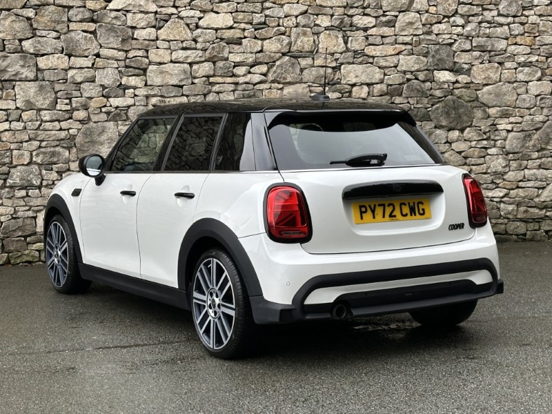 2022 (72) MINI HATCHBACK 1.5 Cooper Exclusive 5dr Auto 1
