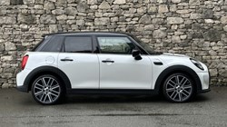 2022 (72) MINI HATCHBACK 1.5 Cooper Exclusive 5dr Auto 5848699