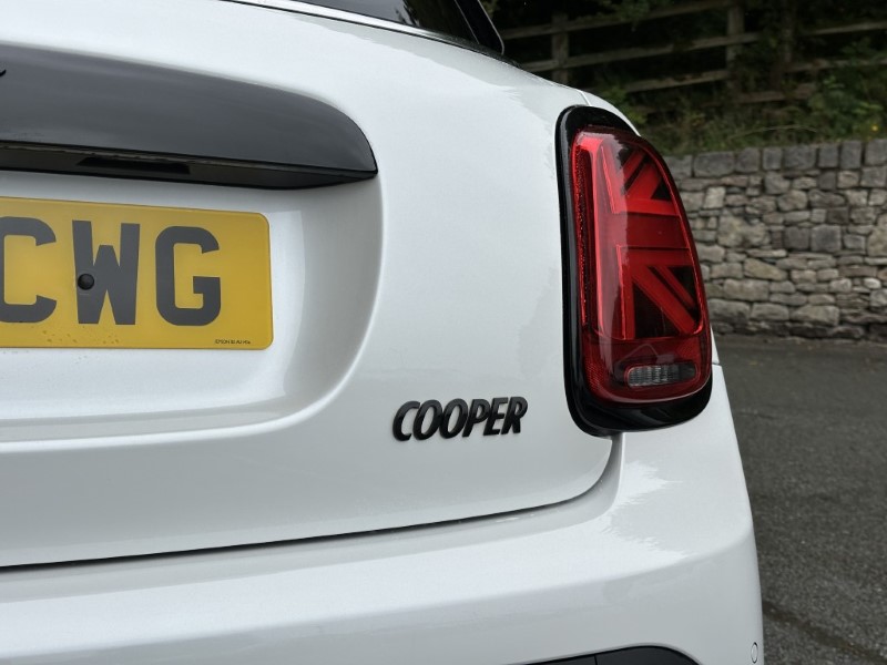 2022 (72) MINI HATCHBACK 1.5 Cooper Exclusive 5dr Auto 5848703