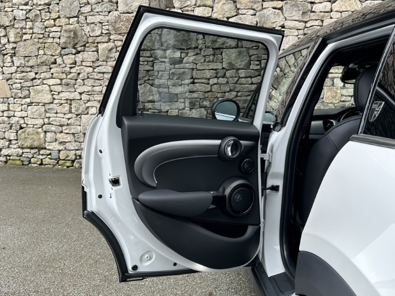 2022 (72) MINI HATCHBACK 1.5 Cooper Exclusive 5dr Auto 5848744
