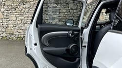 2022 (72) MINI HATCHBACK 1.5 Cooper Exclusive 5dr Auto 5848744