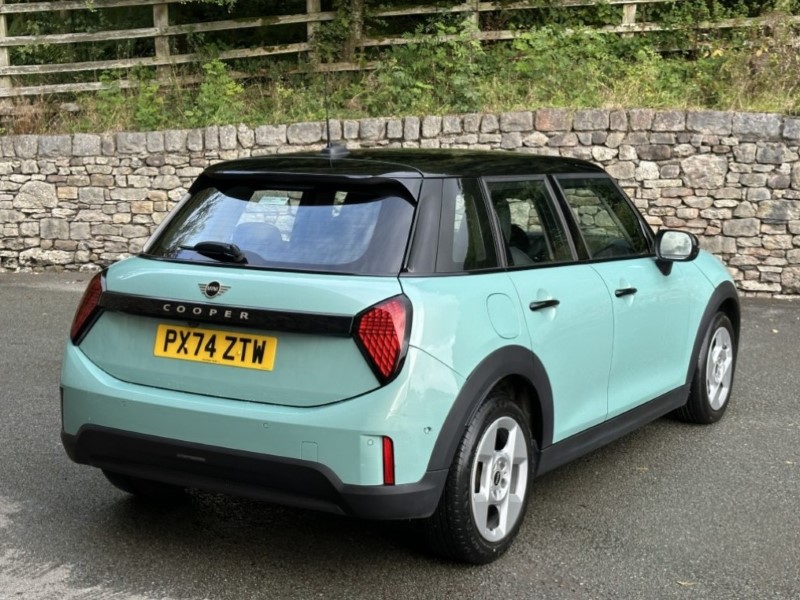 2024 (74) MINI COOPER 1.5 C Classic 5dr Auto 5836737