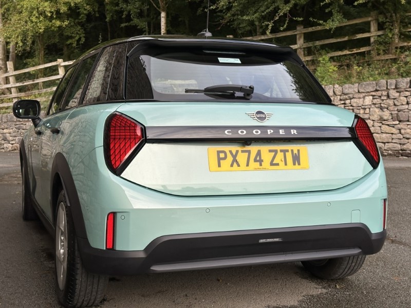 2024 (74) MINI COOPER 1.5 C Classic 5dr Auto 5836672