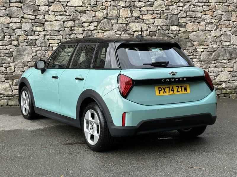 2024 (74) MINI COOPER 1.5 C Classic 5dr Auto 5836715