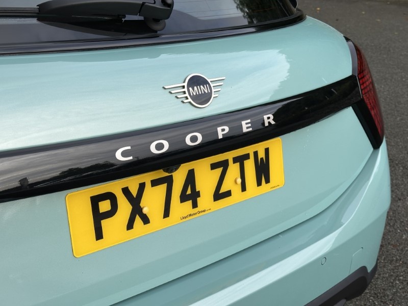 2024 (74) MINI COOPER 1.5 C Classic 5dr Auto 5836675