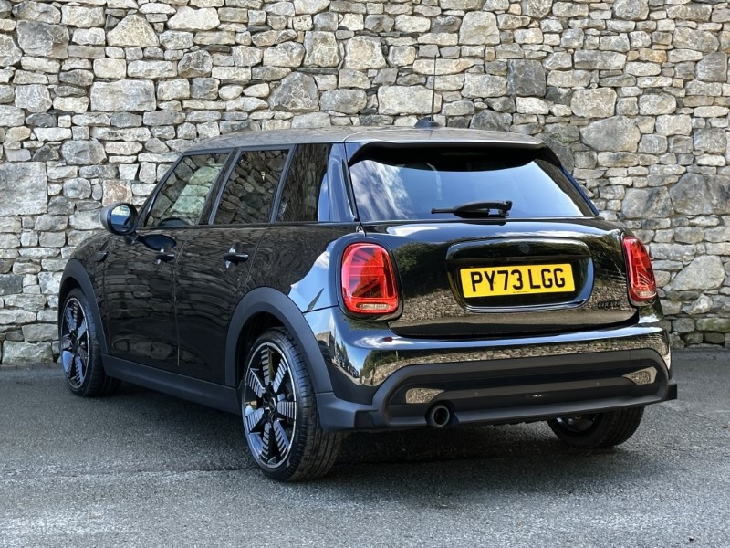 2024 (73) MINI HATCHBACK 1.5 Cooper Exclusive Premium Plus 5dr Auto 1