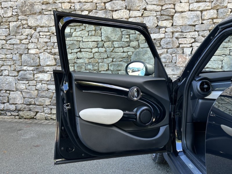 2024 (73) MINI HATCHBACK 1.5 Cooper Exclusive Premium Plus 5dr Auto 5862174