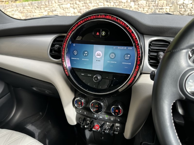 2022 (72) MINI CONVERTIBLE 2.0 Cooper S Exclusive 2dr Auto 5843137