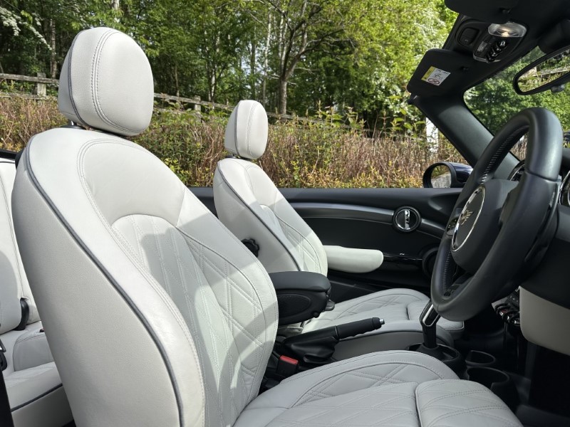 2022 (72) MINI CONVERTIBLE 2.0 Cooper S Exclusive 2dr Auto 5843163