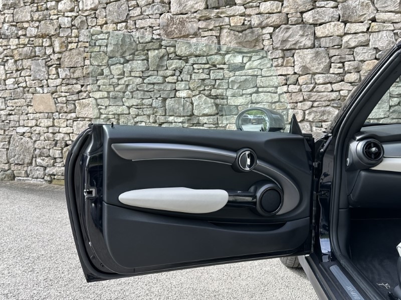 2022 (72) MINI CONVERTIBLE 2.0 Cooper S Exclusive 2dr Auto 5843130
