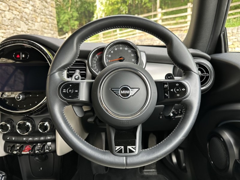 2022 (72) MINI CONVERTIBLE 2.0 Cooper S Exclusive 2dr Auto 5843098