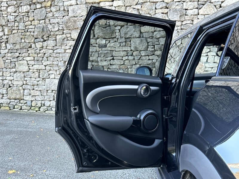 2023 (73) MINI HATCHBACK 1.5 Cooper Exclusive Premium Plus 5dr Auto 5888396