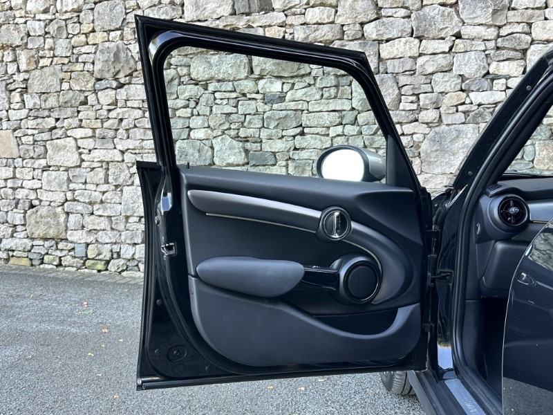 2023 (73) MINI HATCHBACK 1.5 Cooper Exclusive Premium Plus 5dr Auto 5888395