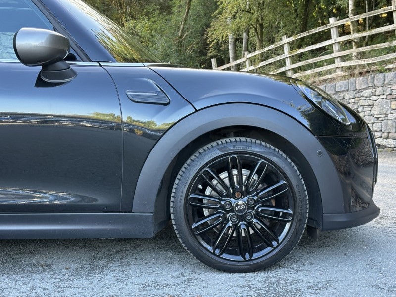 2023 (73) MINI HATCHBACK 1.5 Cooper Exclusive Premium Plus 5dr Auto 5888414