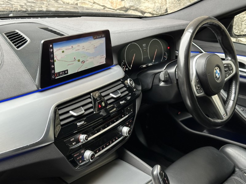 2019 (19) BMW 5 SERIES 520i M Sport Saloon  5846818