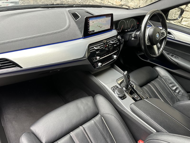 2019 (19) BMW 5 SERIES 520i M Sport Saloon  5846817