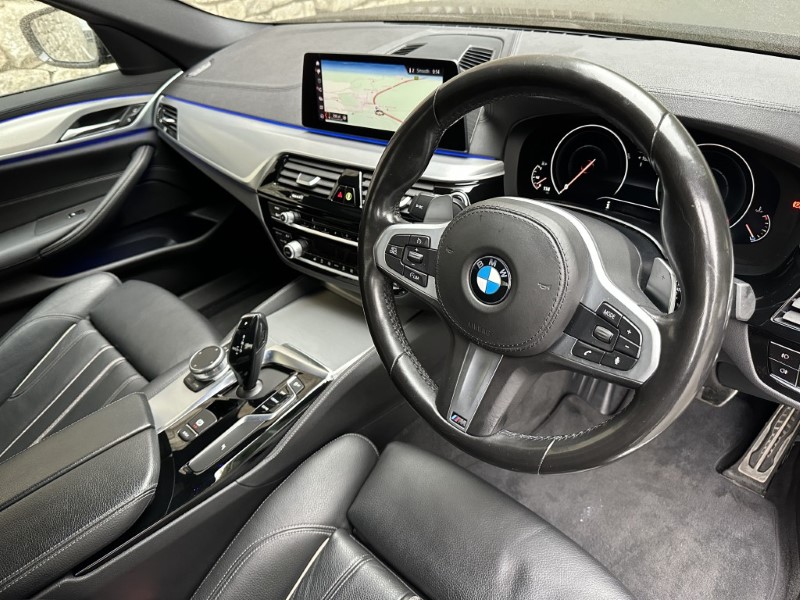 2019 (19) BMW 5 SERIES 520i M Sport Saloon  5846782