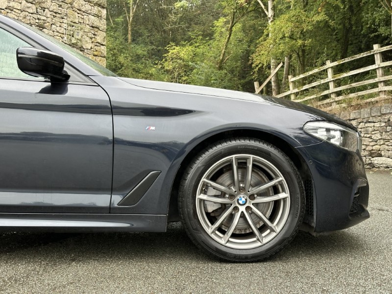 2019 (19) BMW 5 SERIES 520i M Sport Saloon  5846839