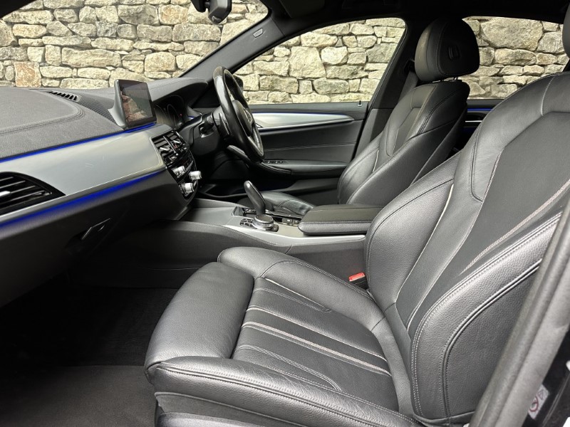 2019 (19) BMW 5 SERIES 520i M Sport Saloon  5846816