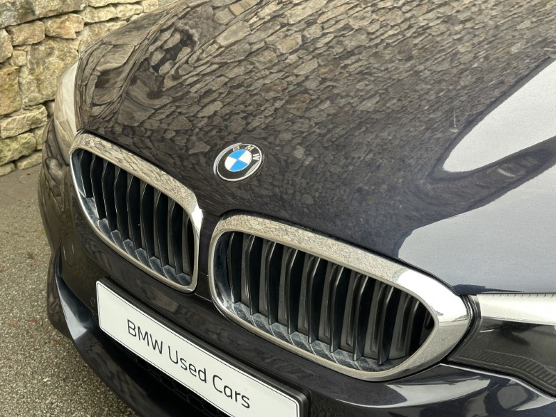 2019 (19) BMW 5 SERIES 520i M Sport Saloon  5846829