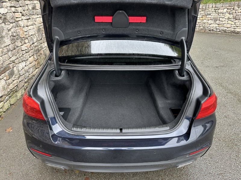 2019 (19) BMW 5 SERIES 520i M Sport Saloon  5846843