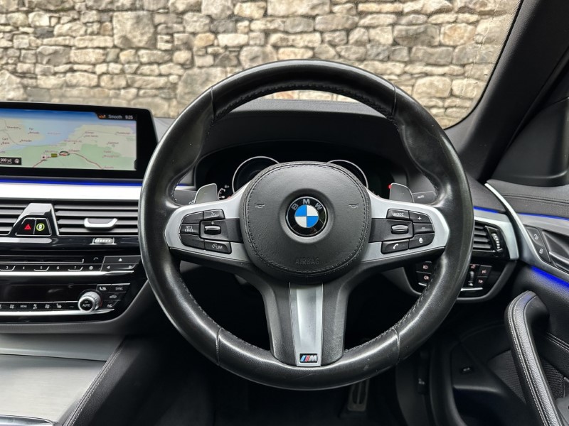 2019 (19) BMW 5 SERIES 520i M Sport Saloon  5846806