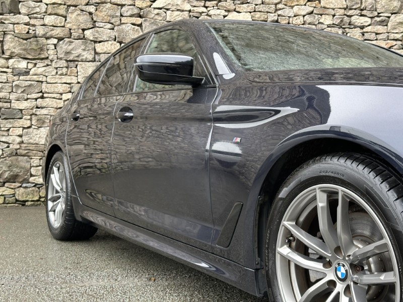 2019 (19) BMW 5 SERIES 520i M Sport Saloon  5846840